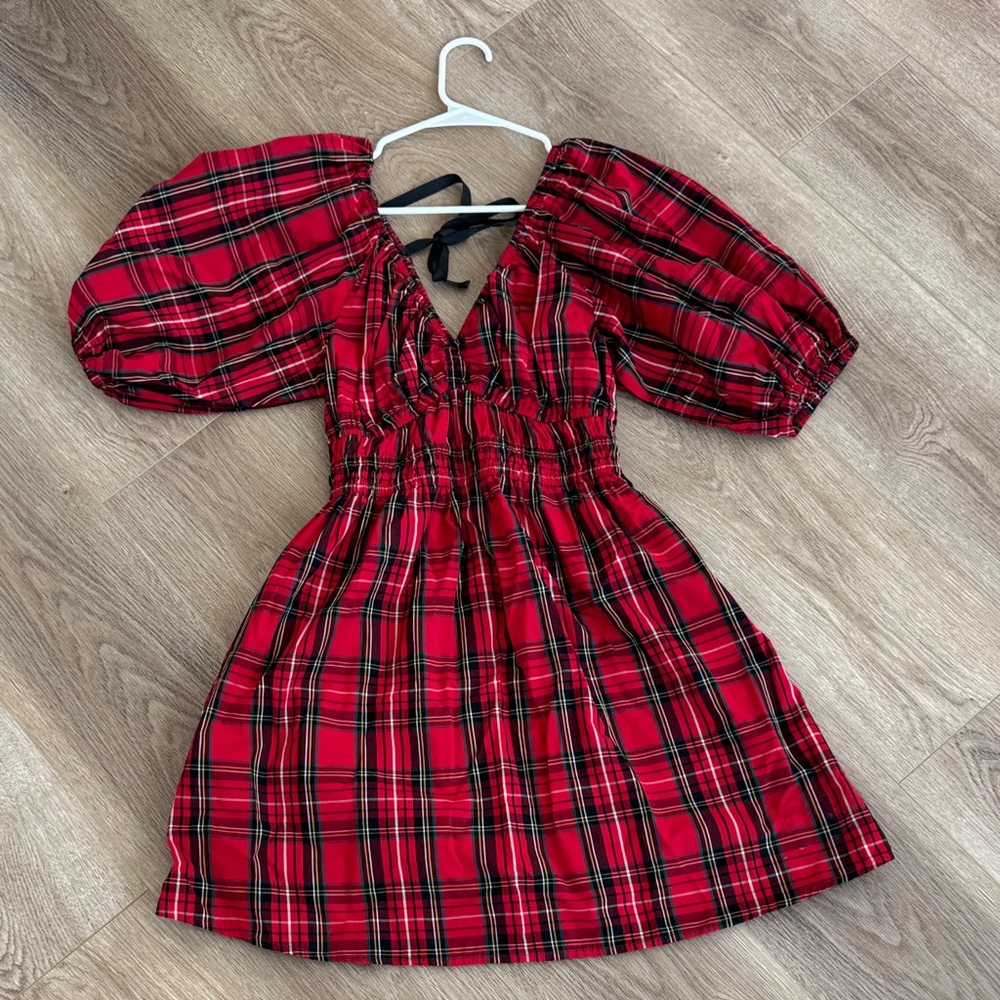 Old Navy Women’s plaid puff sleeve dress